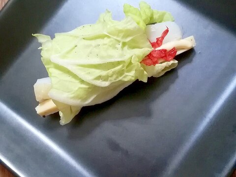 笹かまぼことチーズと干し桜えびの白菜マヨ巻き